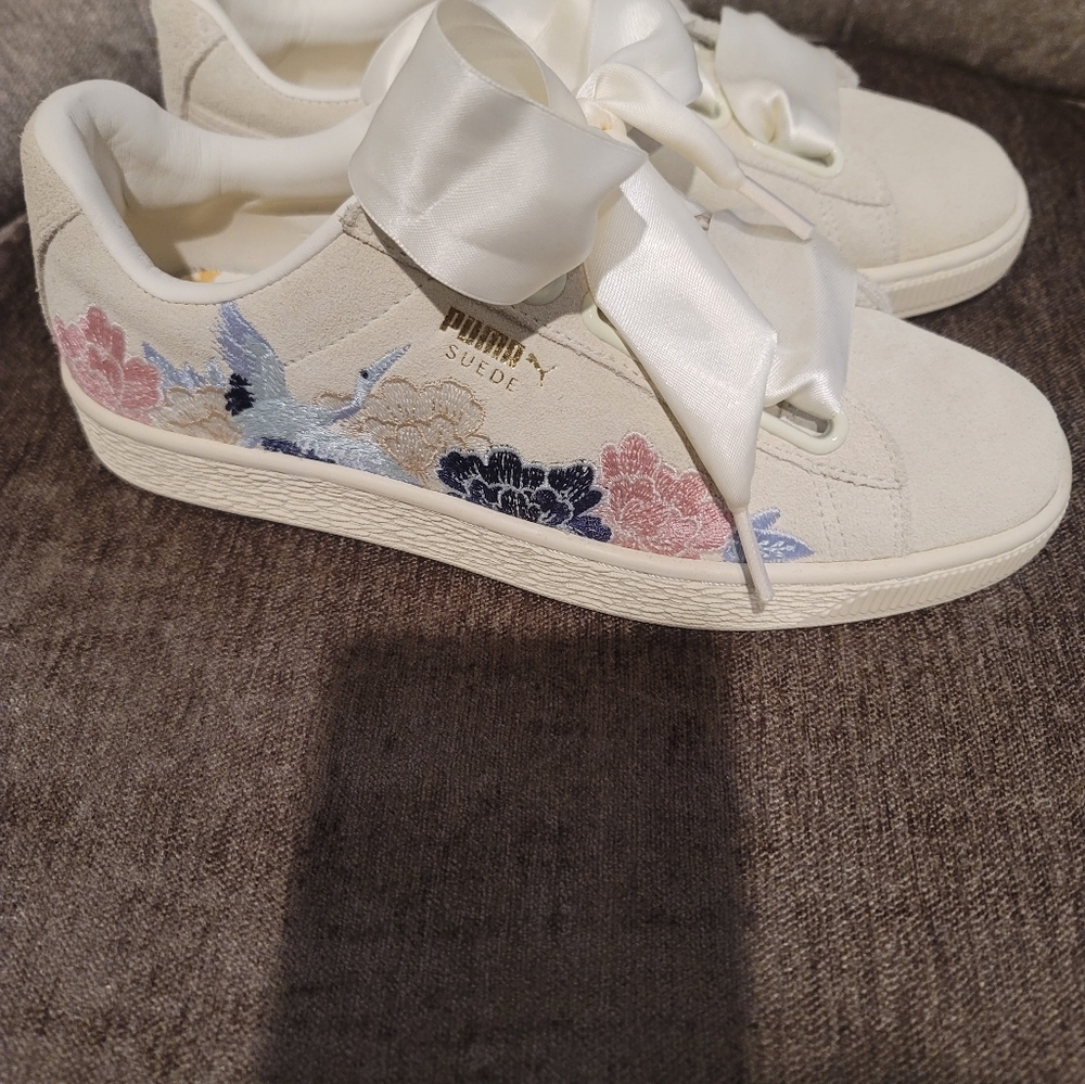 Puma Suede Heart limited edition embroidered Sneakers - Picture 2 of 5